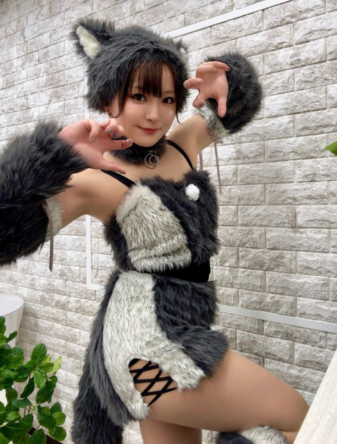 【画像】声優の井澤詩織さんHな狼になる