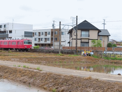 933~939 園児と電車