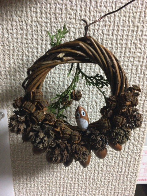 秋のリース作り どんぐりもいいけどトゲトゲの実もいい 何が多いblogですか