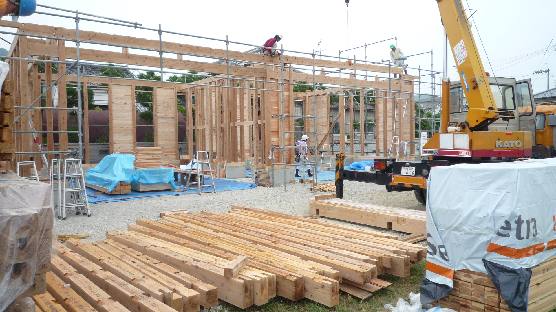 木造車庫工事建て方 幸せにこだわる家族と幸せこだわり住宅職人が造る家造り 住まいとは我が子であり ロマンである 幸せに暮らそう