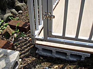 2010043002
