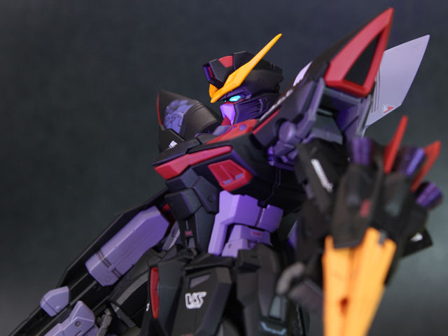 バンダイ 1/100 MG GAT-X207 ブリッツガンダム 塗装済み【完成品