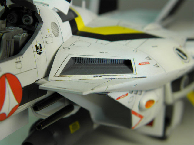 ハセガワ 1/48 VF-1S/A バルキリー スカル小隊 【塗装済 完成品