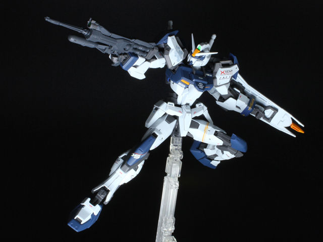 バンダイ 1/100 MG GAT-X102 デュエルガンダムアサルト バンダイ 1/100 MG GAT-X102 デュエルガンダムアサルト