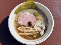 にゃん福_豚骨と魚介スープの焦がしニンニク醤油マー油らーめん_202509