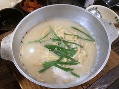 金獅子のホルモン(元町店)_牛白湯ラーメン_202002