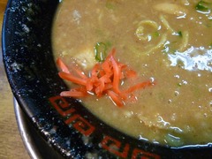 無鉄砲(大阪店)_とんこつラーメン(紅生姜)_2014
