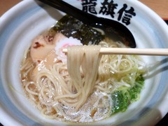 龍旗信(関西空港店)_龍旗信ラーメン(麺)_201812