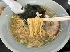 やましょう_塩ラーメン(麺)_202509
