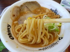 東横_新潟ご当地濃厚味噌ラーメン(麺)_201905