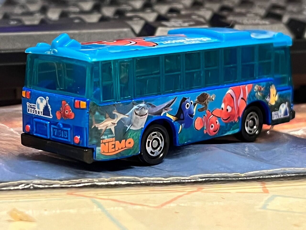 トミカ 東京ディズニーリゾート ラッピングバス(ファインディング