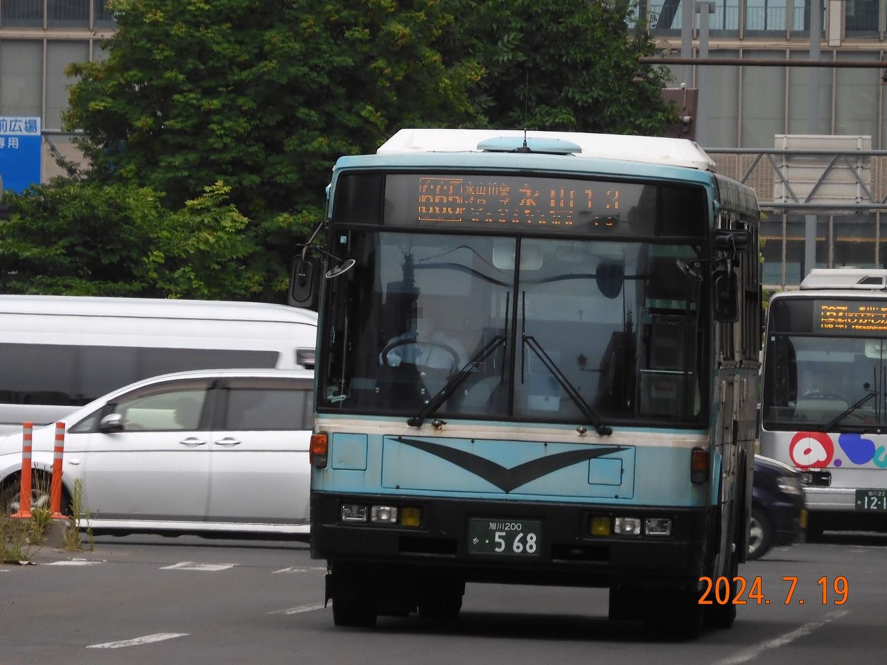 道北バス 学習塾とコラボ？！1台だけ残っている復刻塗装の568