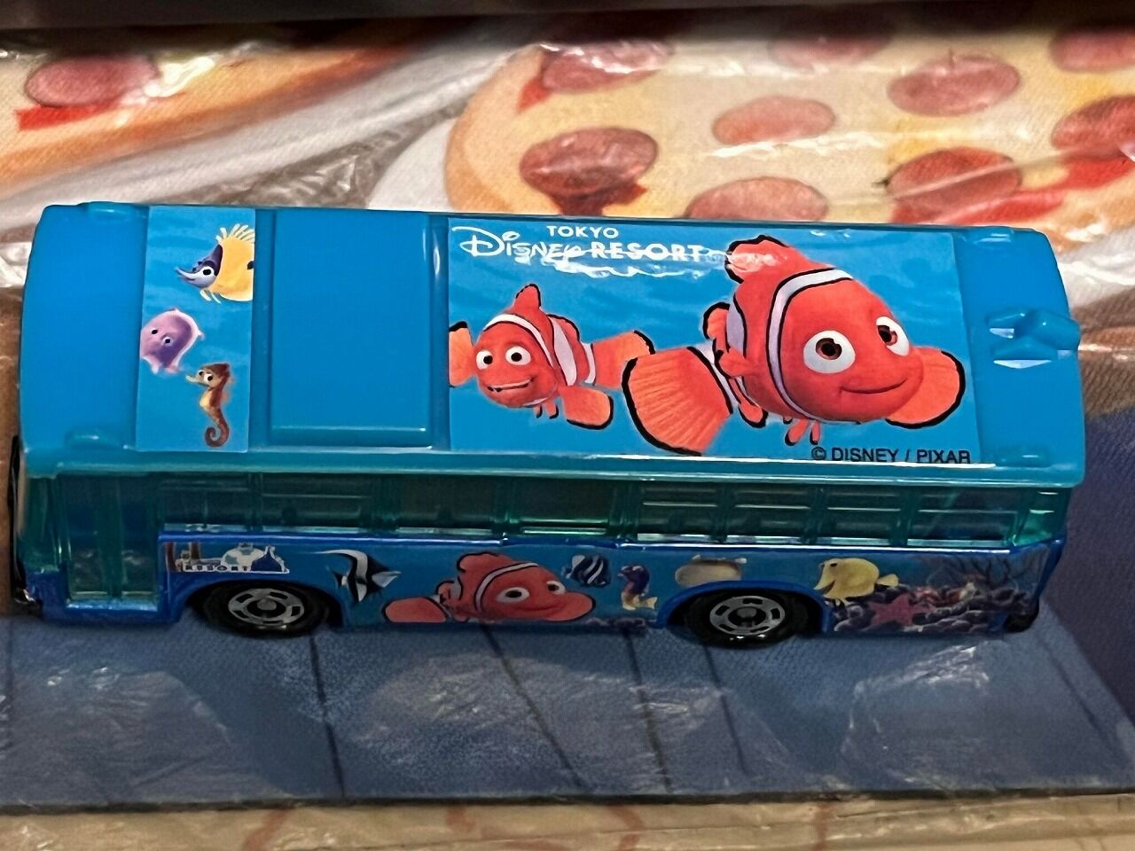 トミカ 東京ディズニーリゾート ラッピングバス(ファインディング
