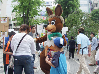 蕨市のゆるキャラマスコット「ワラビー」