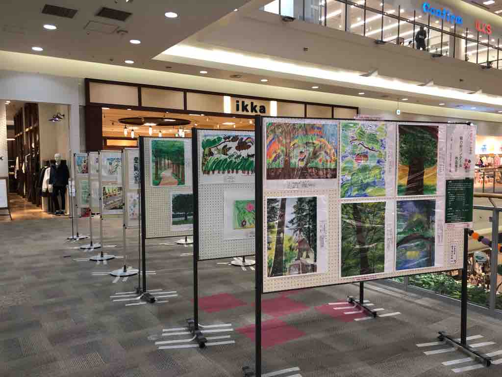 イベント 戸田市内小 中学校 緑の絵コンクール作品展示 イオンモール北戸田店の2階通路で明日11月1日日曜日まで展示です どうぞお立ち寄りください 戸田市に住むと楽しいな イベント 戸田市内小 中学校 緑の絵コンクール作品展示 イオンモール北戸田店の2階通路で明日11月1日日曜日まで展示です どうぞお立ち寄りください 戸田市に住むと楽しいな