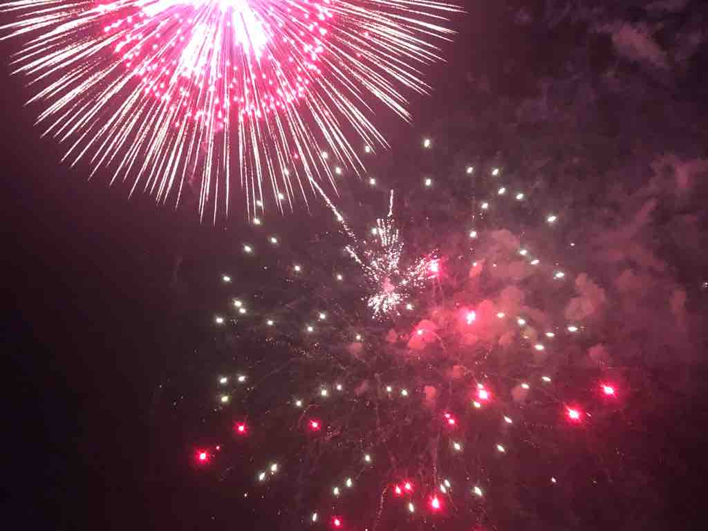 戸田市の空に大輪の花火が咲きました 本日 戸田橋花火大会 今年も無事に終了です 来年は東京オリンピック パラリンピックと重なるため 5月に前倒し開催となります 戸田市に住むと楽しいな