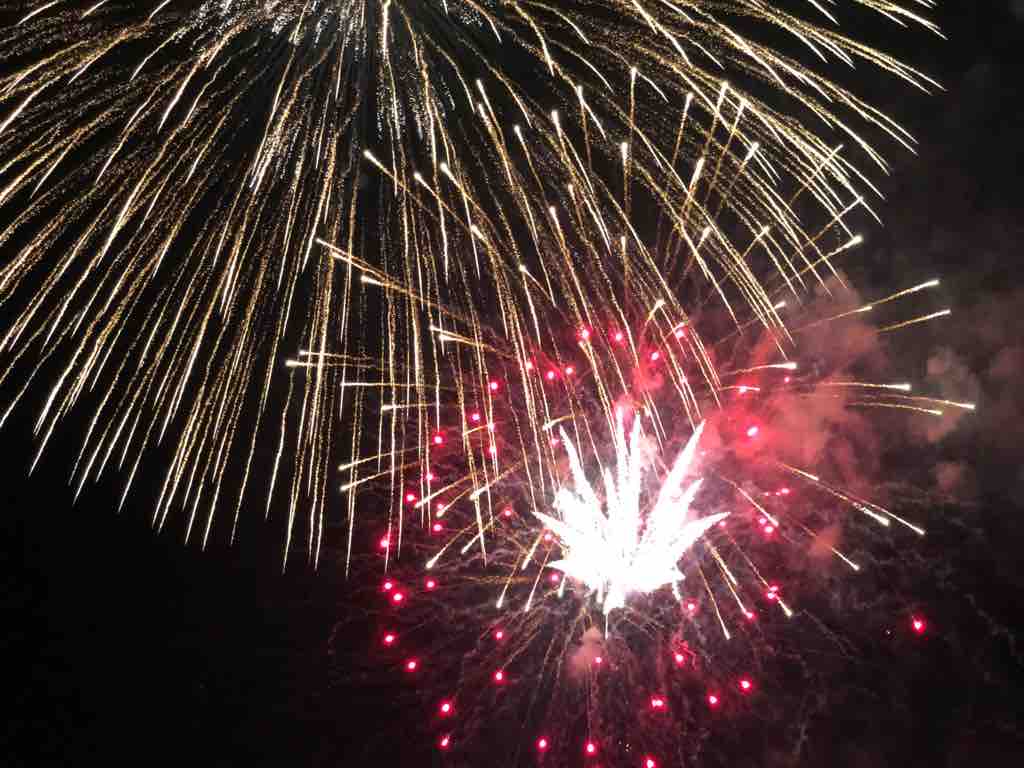 戸田市の空に大輪の花火が咲きました 本日 戸田橋花火大会 今年も無事に終了です 来年は東京オリンピック パラリンピックと重なるため 5月に前倒し開催となります 戸田市に住むと楽しいな
