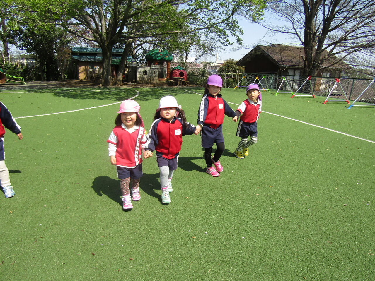 手つなぎ鬼をしよう ひつじキッズ きたはら幼稚園のブログ