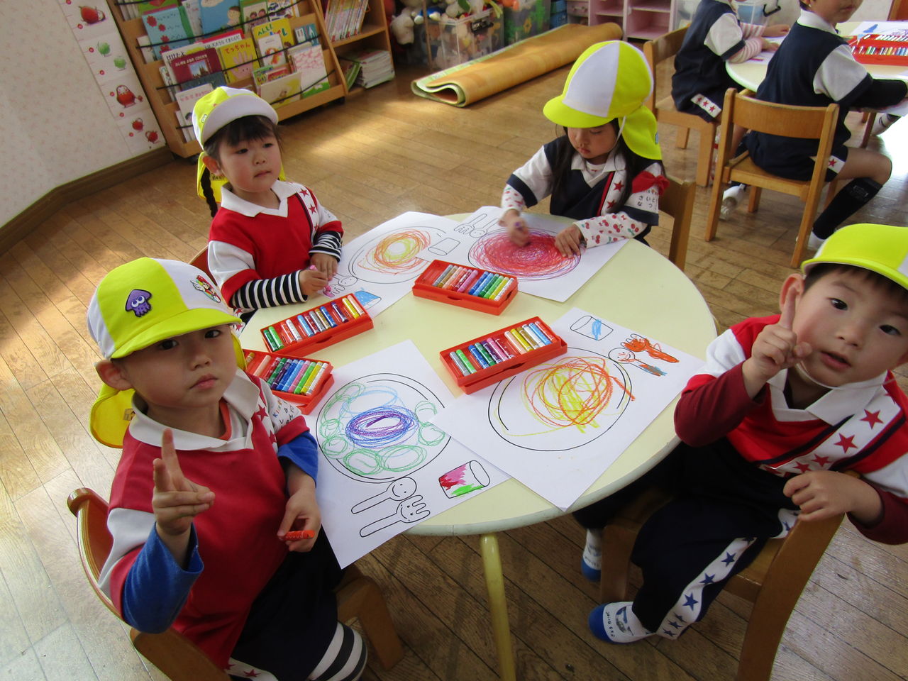 クレヨン遊び 初めての給食 ぺんぎん組 きたはら幼稚園のブログ