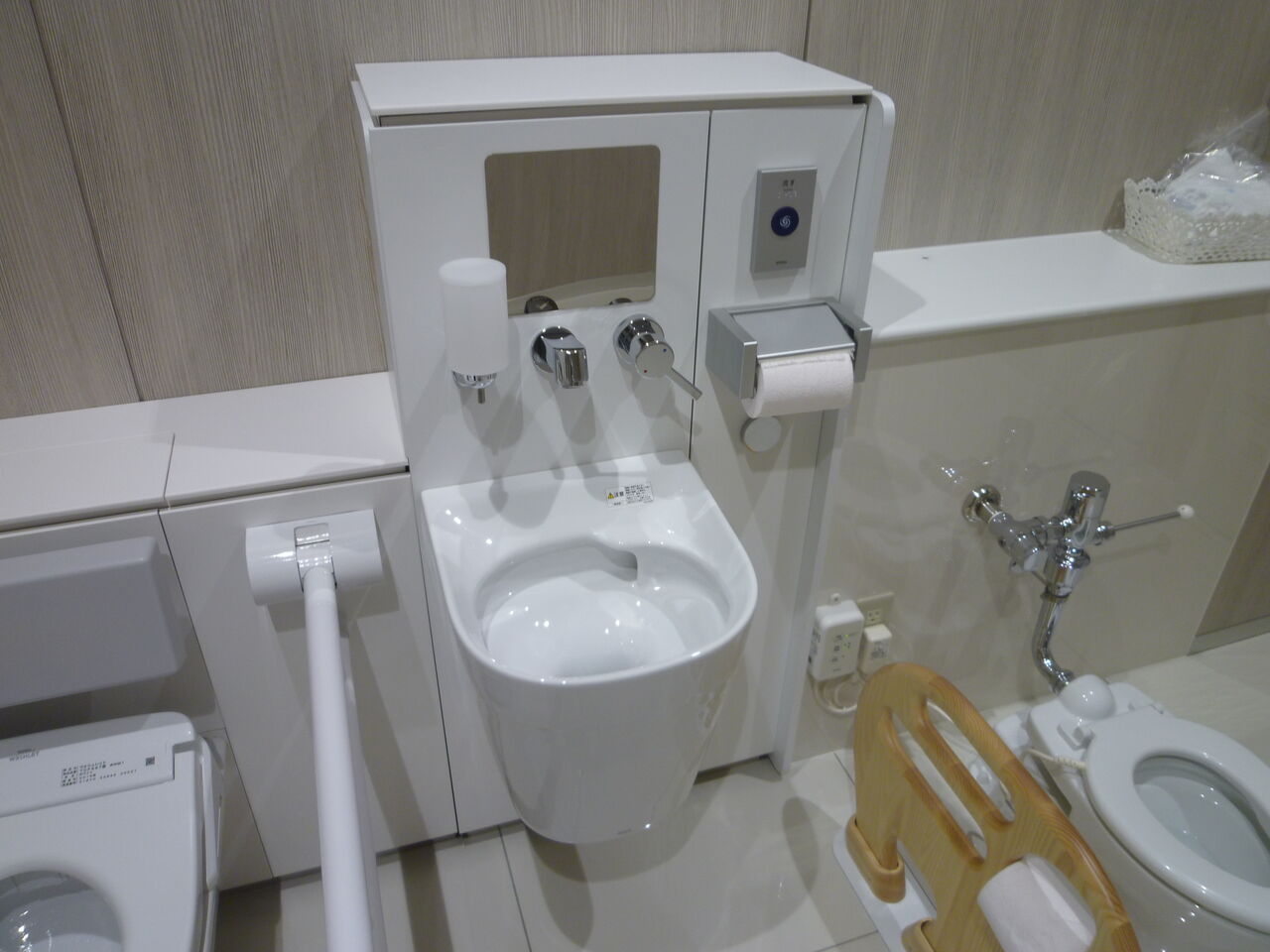 ###TOTO壁掛フチなしトルネード汚物流しパック 自動フラッシュバルブ 再生水 受注生産 (旧品番 UAS22A)〔FA〕 ○TOTOUAS21B壁掛フチなしトルネード汚物流しパック 自動