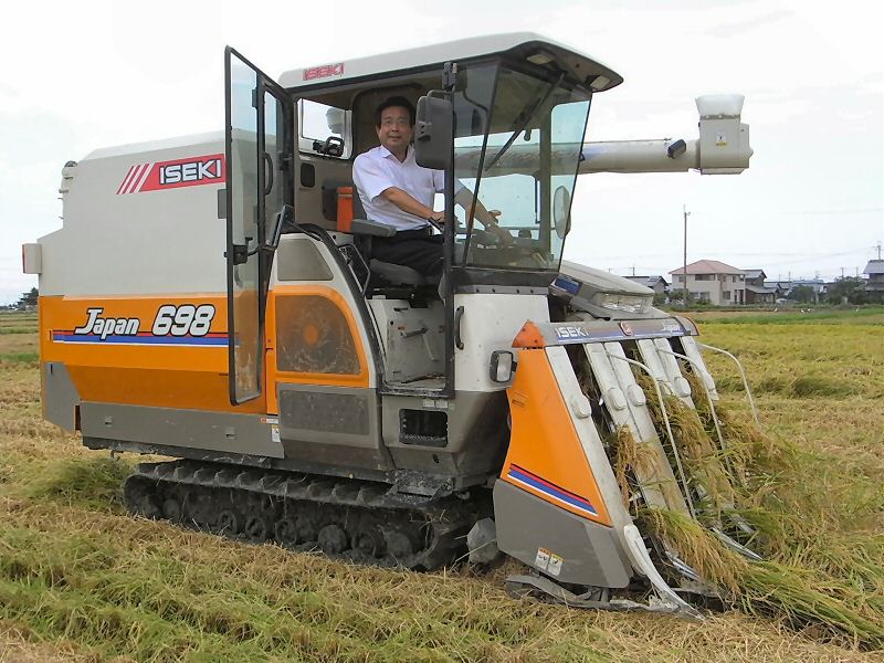 北村きよたかの活動記録 世界最大規模の自脱型コンバイン 北村きよたかの活動記録 世界最大規模の自脱型コンバイン