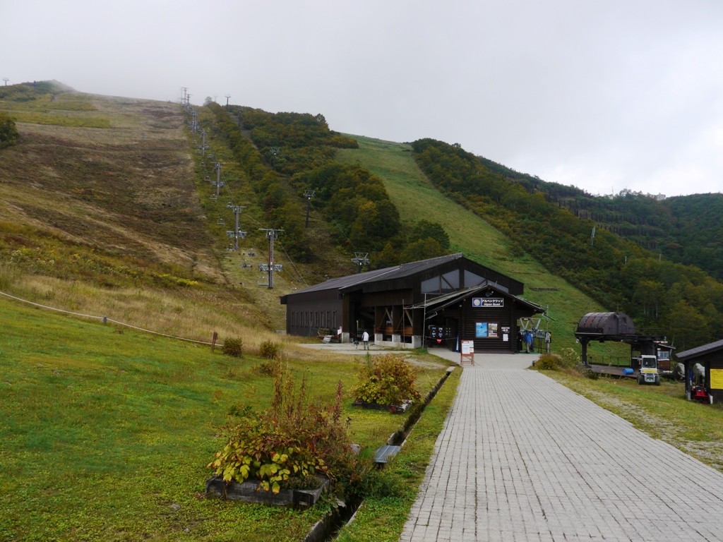 八方尾根 唐松岳 ガスに覆われた八方尾根 山ときどき海