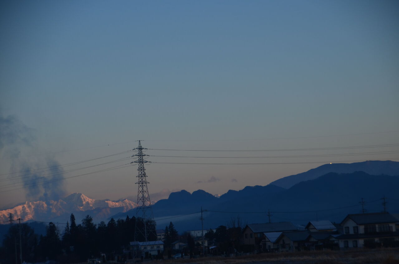 ニジマス選別とアルビノ 鷹狩山展望台に朝日 国宝松本城レーサーマッピング 長野県安曇野市在住 Kitazawaのブログ