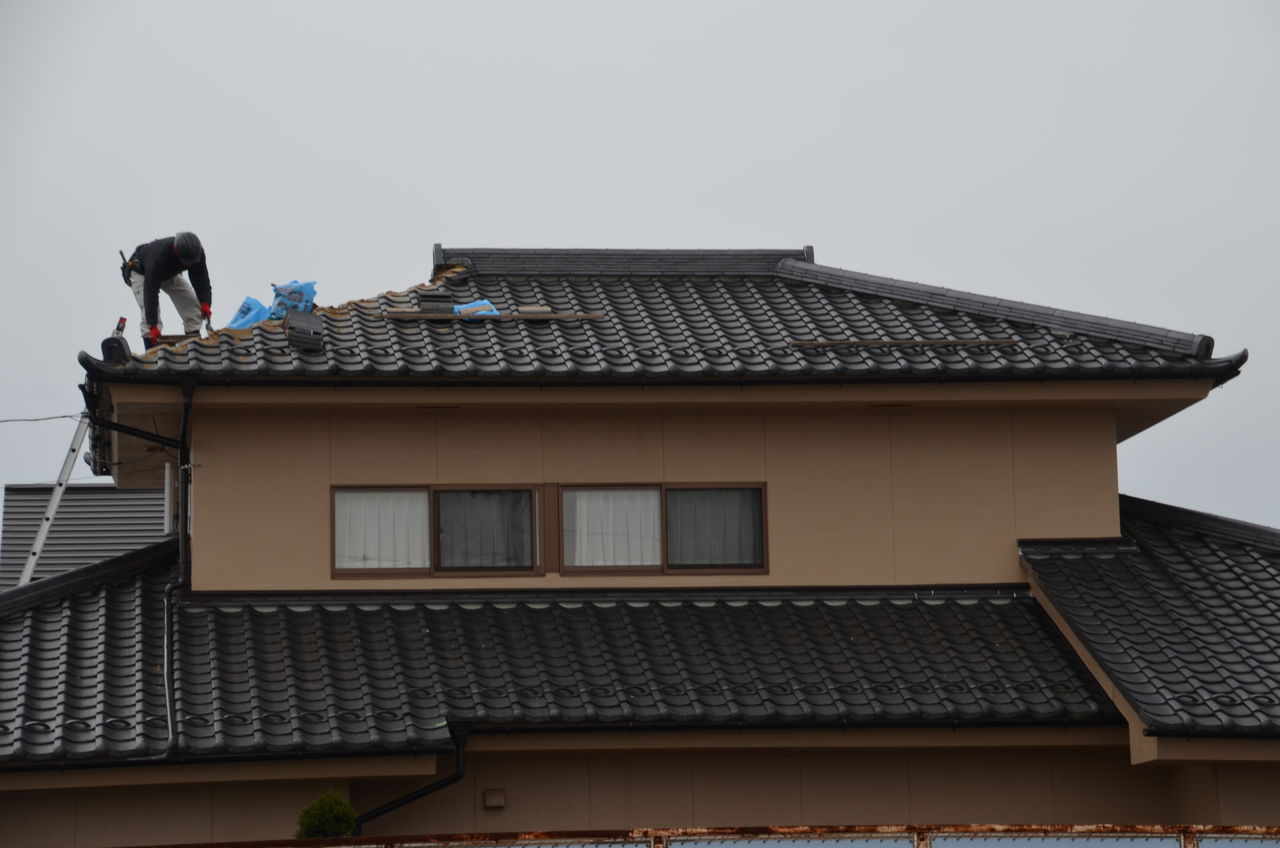 寄棟屋根の軒瓦葺き替え工事 松糸高規格bルート 伊勢神宮御領 長野県安曇野市在住 Kitazawaのブログ 寄棟屋根の軒瓦葺き替え工事 松糸高規格bルート 伊勢神宮御領 長野県安曇野市在住 Kitazawaのブログ