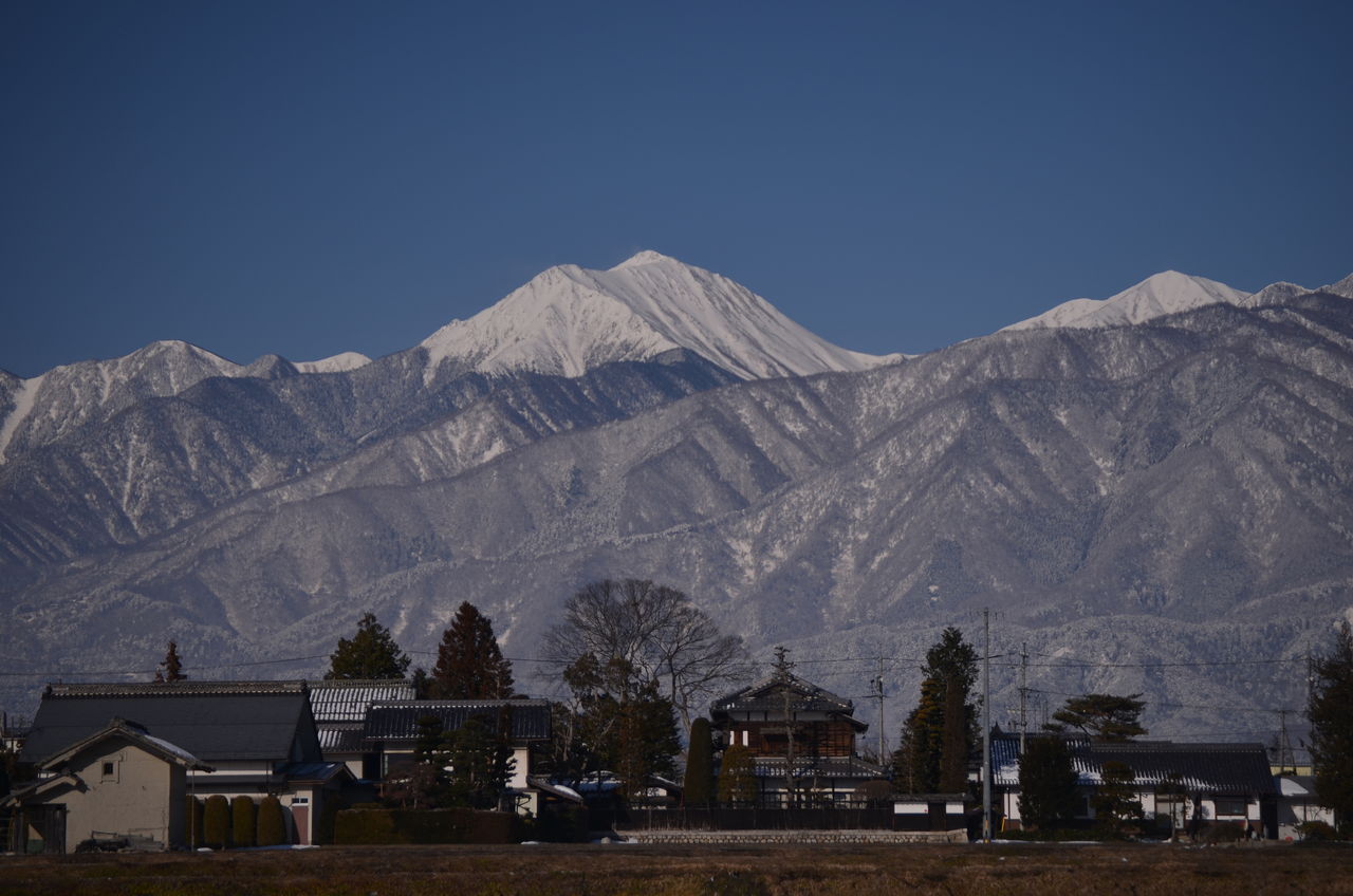穂高からと生坂村からの常念岳、辺尾の滝、福寿草。 : 長野県