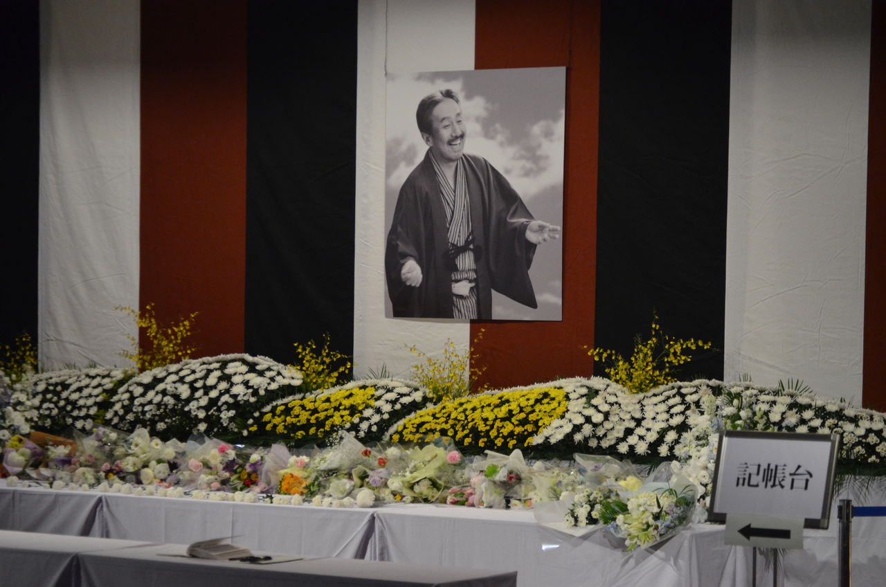 中村勘三郎さんの記帳及び献花 美術工芸展 長野県安曇野市在住 Kitazawaのブログ 中村勘三郎さんの記帳及び献花 美術工芸展 長野県安曇野市在住 Kitazawaのブログ