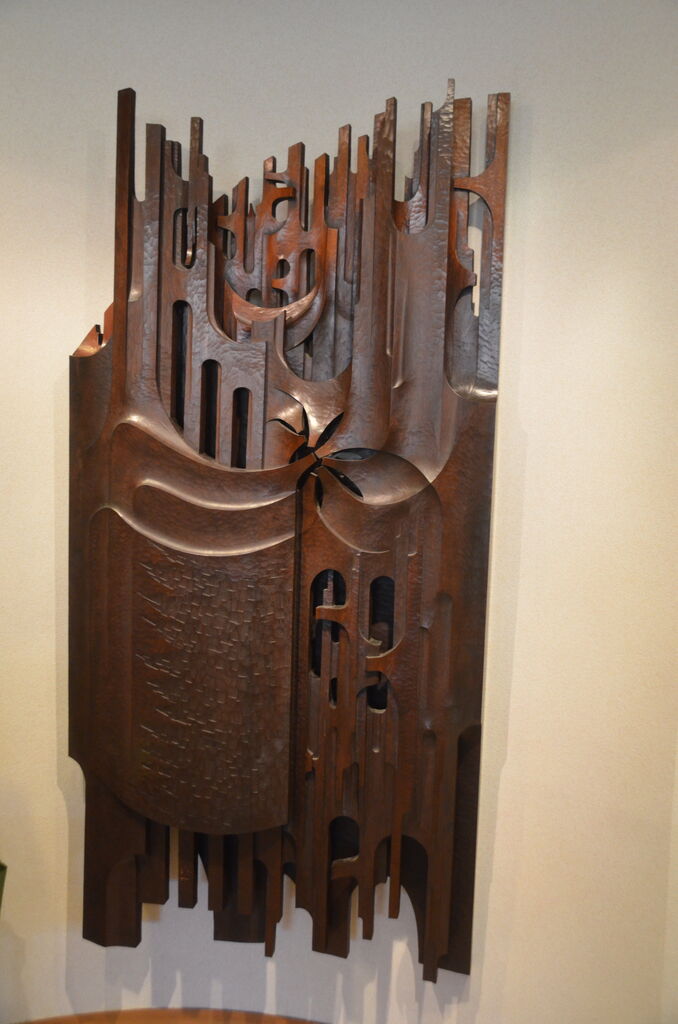 木彫　高橋貞夫　「鹿島槍ヶ岳」　日展会員 高橋 貞夫さんの森の月渡り.鹿島槍雄峰出会う、木彫オブジェの