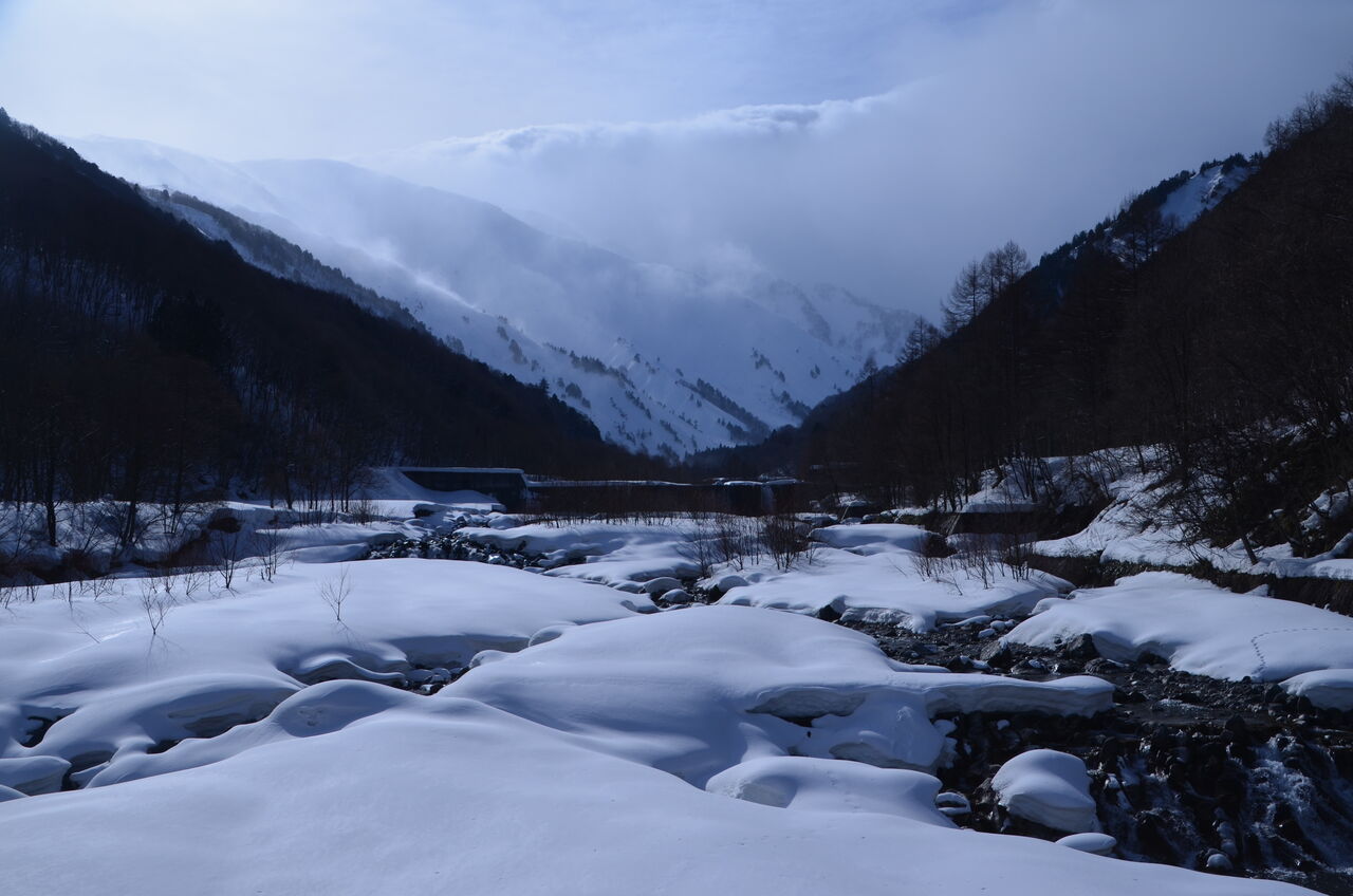 南股川の積雪 八方尾根スキー場弱吹雪 長野県安曇野市在住 Kitazawaのブログ 南股川の積雪 八方尾根スキー場弱吹雪 長野県安曇野市在住 Kitazawaのブログ