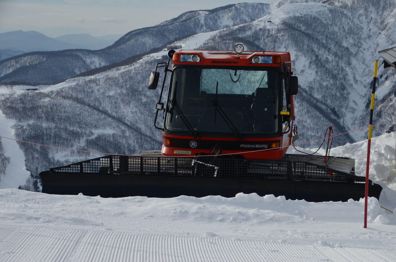 白馬三山 ゲレンデ整備車 雪形白馬 八方尾根ゴンドラリフト アダム 長野県安曇野市在住 Kitazawaのブログ 白馬三山 ゲレンデ整備車 雪形白馬 八方尾根ゴンドラリフト アダム 長野県安曇野市在住 Kitazawaのブログ