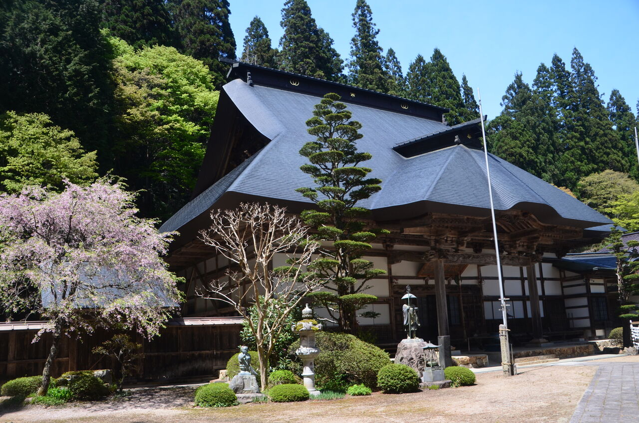 穂高人形ものがたり、満願寺の桜、特急あずさ上がり信濃大町駅 穂高人形ものがたり、満願寺の桜、特急あずさ上がり信濃大町駅