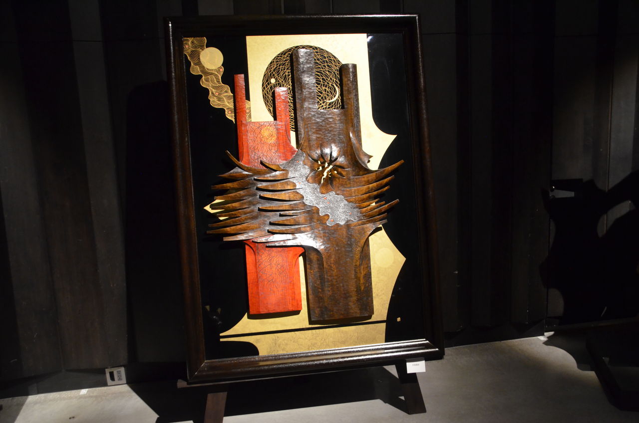 大町市 木彫家高橋貞夫さんの大型の木彫作品展、森の月渡り、さくら