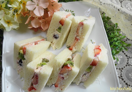 春サンド 桜色チーズの季節のフルーツサンド キッチン夫婦 Powered By ライブドアブログ