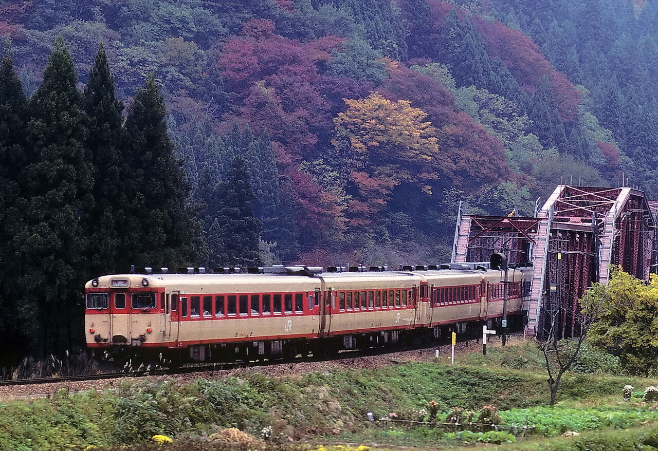 磐越西線 なつかしの列車（218)あがの号 : 鉄橋のある鉄道風景のblog