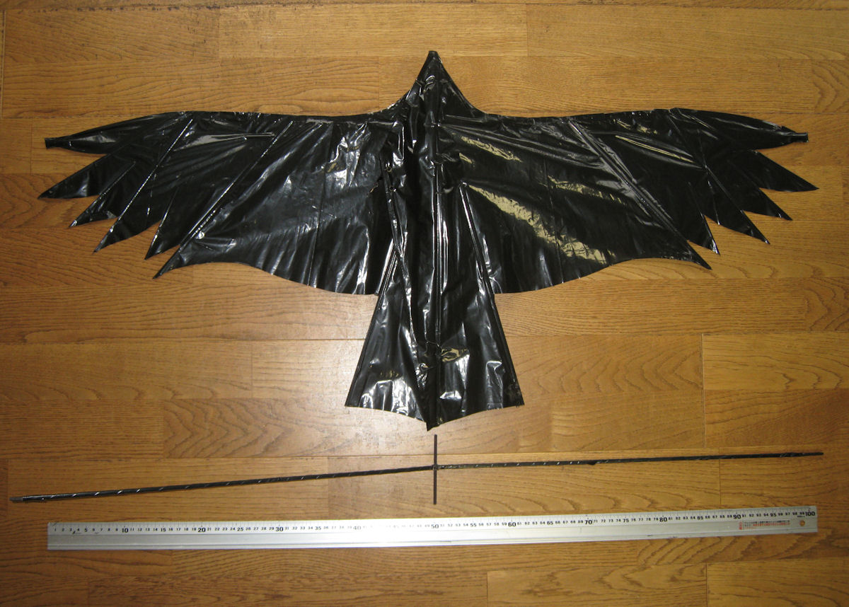 １３ カラス凧３号 ４ 凧男 定年からの凧遊び