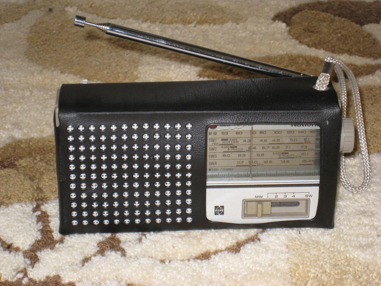 真空管ラジオ ナショナル UF-605 オーバーホール済みです。