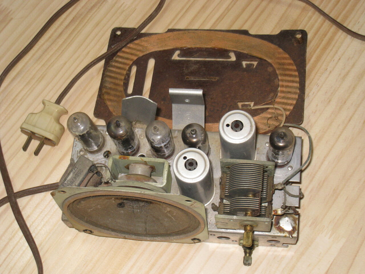 米MOTOROLA社 真空管ラジオの修理・・・①分解 : 真空管ラジオ修理