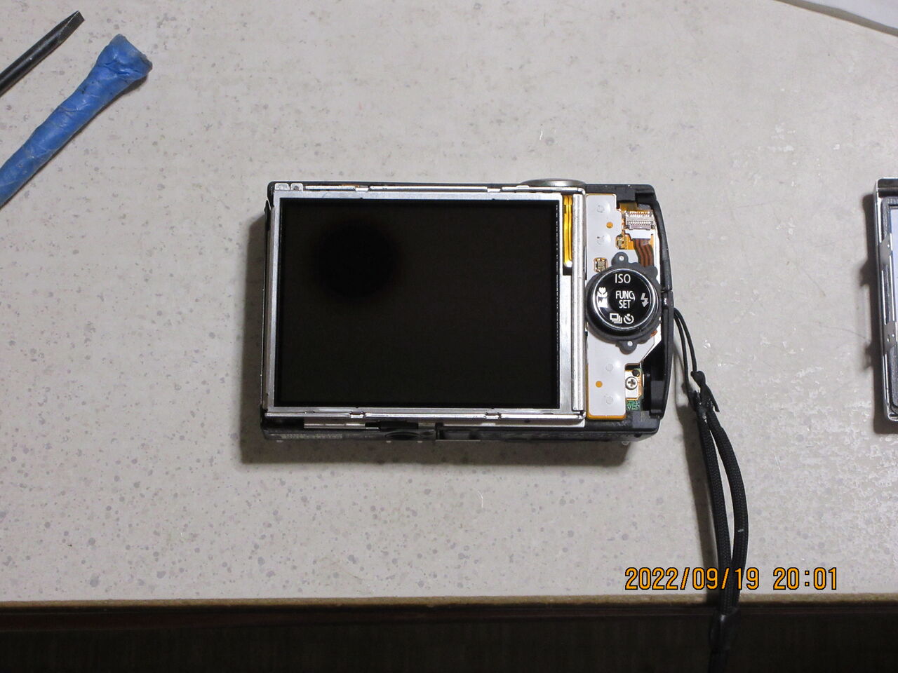 キヤノンIXY910ISの液晶交換 : 真空管ラジオ修理キッシー工房