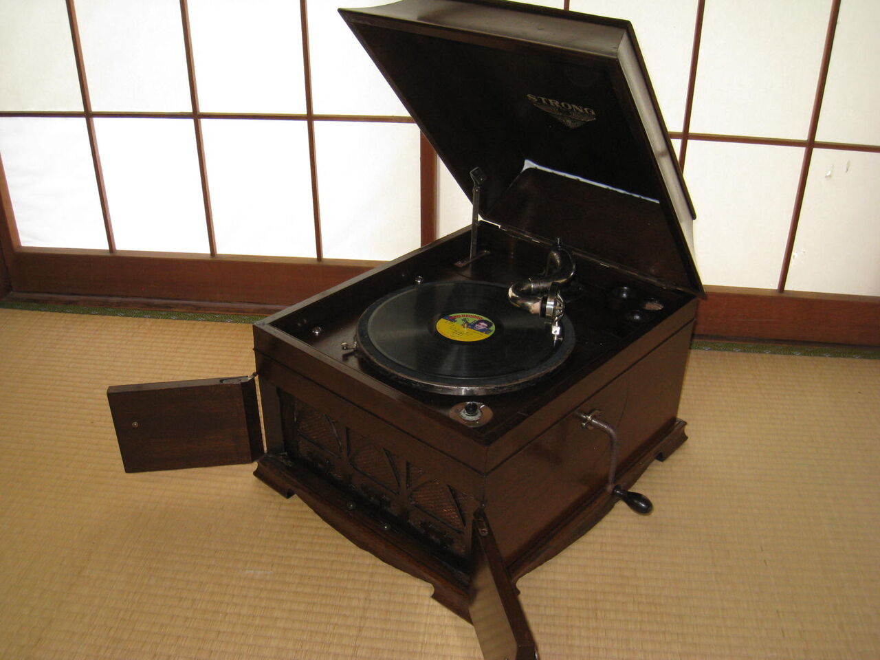 HIS MASTERS VOICE 蓄音機 model 109 Gramophone HMV 109 - YouTube