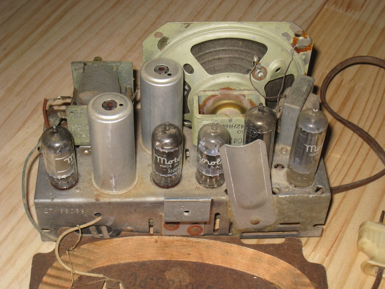 米MOTOROLA社 真空管ラジオの修理・・・①分解 : 真空管ラジオ