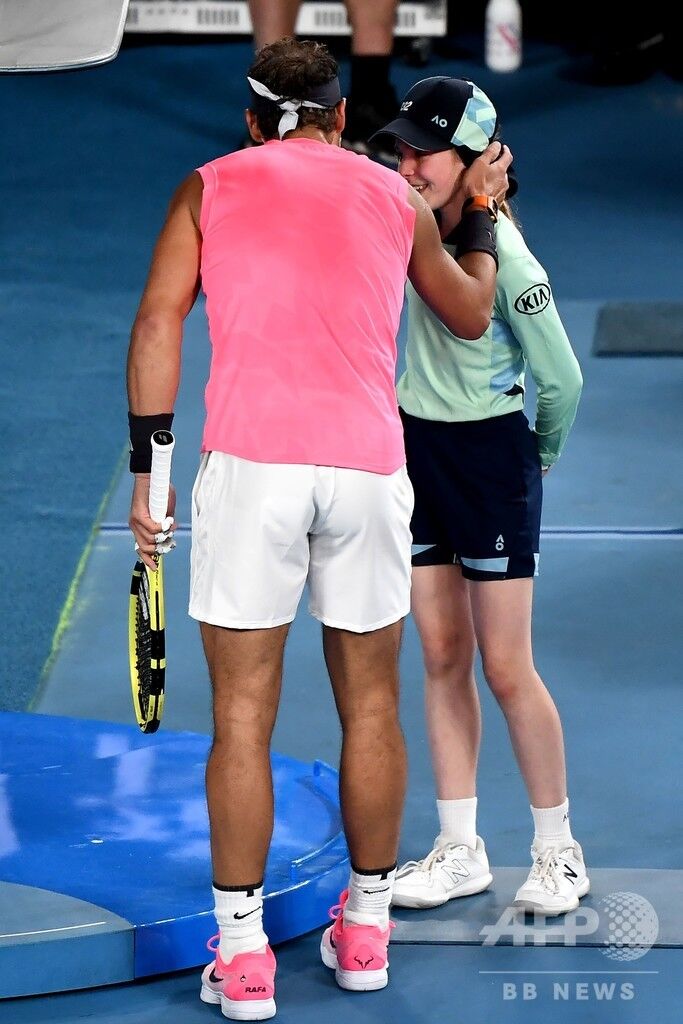 全豪テニス ナダルが試合中にボールガールにキッス 会場騒然となる きつん速報 全豪テニス ナダルが試合中にボールガールにキッス 会場騒然となる きつん速報