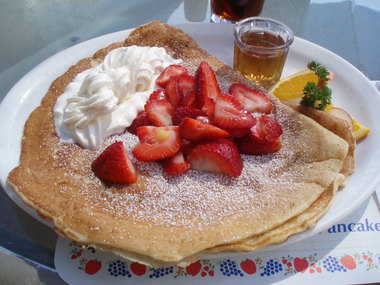 Paula's��Special��Danish��Pancakes/Strawberries