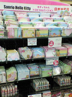 グアムから帰ってきました : ご当地キティ・限定キティの収納箱
