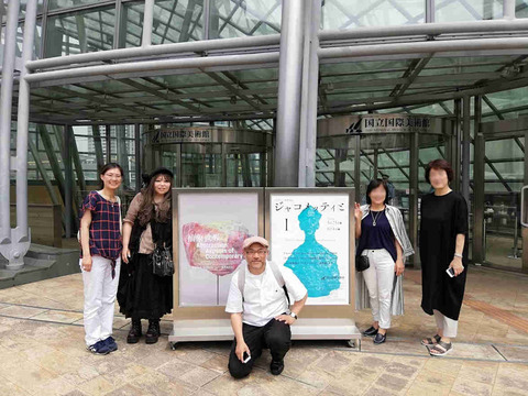 美術館玄関0s