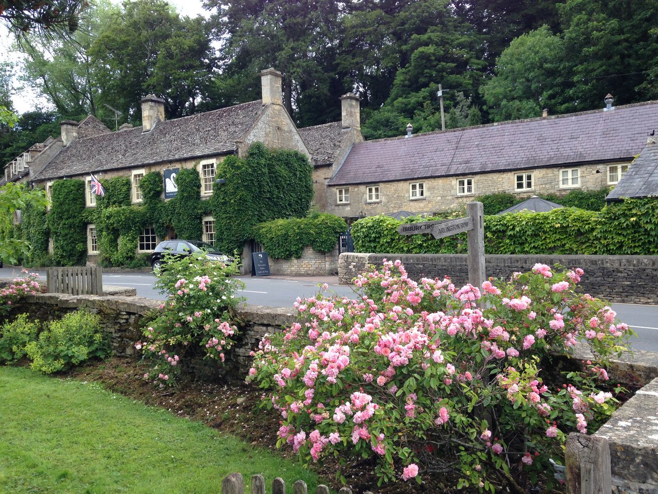 イギリス コッツウォルズ を訪ねて Bibury 15 6 きよひめの気ままにロザリアン