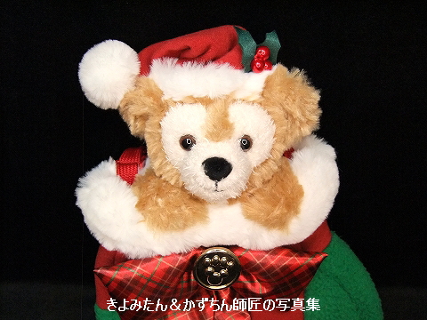 ダッフィーが靴下から顔を出している、クリスマス2024の ダッフィーが靴下から顔を出している、クリスマス2024の
