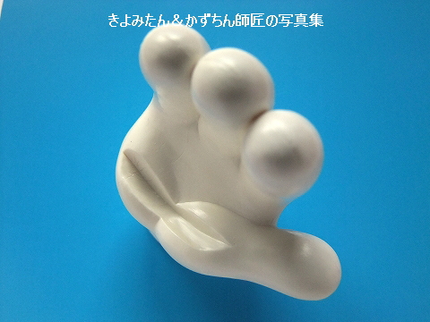 懐かしのグッズ）2005年春の来園者プレゼント ミッキーグローブ
